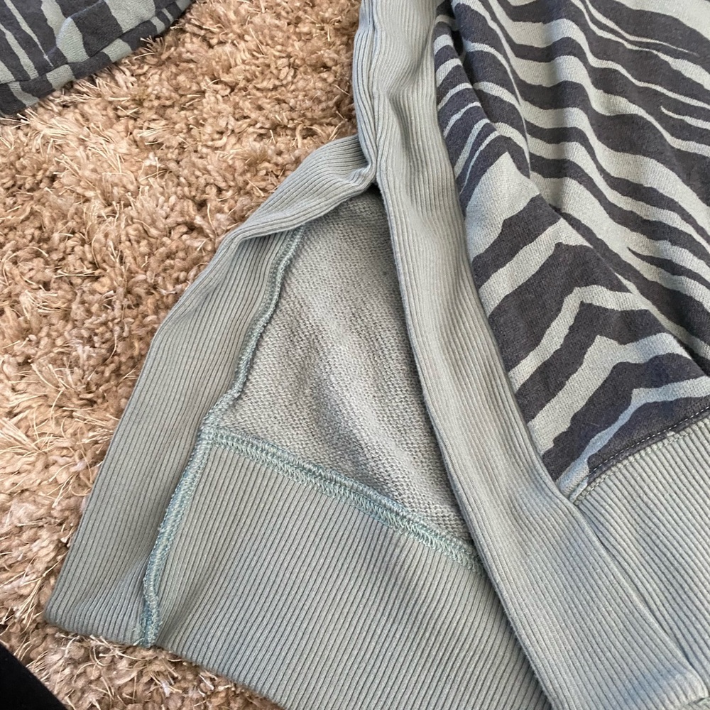 Aerie sweat  shirt. size Medium